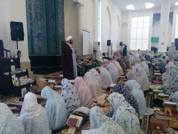 شرکت دانشجو معلمان در مراسم اعتکاف