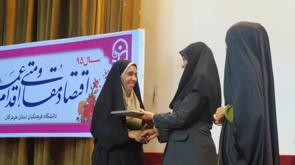 مراسم تجلیل از سرپرستان خوابگاه و نمایندگان شورای صنفی و فعالین خوابگاهی