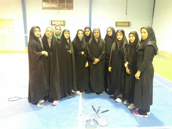 برگزاری مسابقات بدمینتون  و مسابقات بومی ، محلی به مناسبت هفته تربیت بدنی