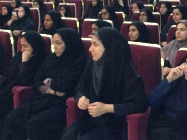 برگزاری جلسه انتخاب همیاران مشاور درمرکز مشاوره دانشگاه فرهنگیان پردیس فاطمه الزهرا ( س ) با حضور دانشجومعلمان و مسئول مرکز مشاوره و کارشناس واحد فرهنگی و واحد حراست