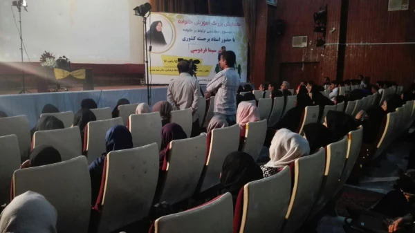 همایش بزرگ اموزش خانواده  ، مهندسی ارتباط درخانواده باحضور استادبرجسته کشور سرکارخانم دکترفردوسی پور