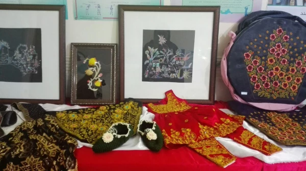 همایش بزرگ اموزش خانواده  ، مهندسی ارتباط درخانواده باحضور استادبرجسته کشور سرکارخانم دکترفردوسی پور