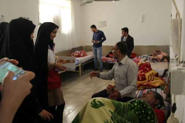 بازدید  دانشجو معلمان از خانه سالمندان