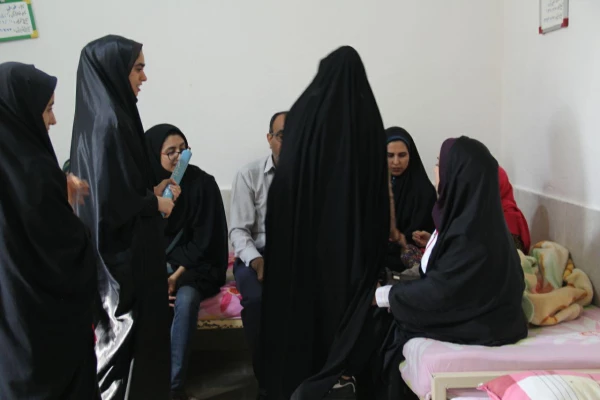 بازدید  دانشجو معلمان از خانه سالمندان