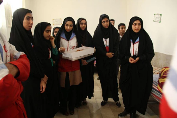 بازدید  دانشجو معلمان از خانه سالمندان