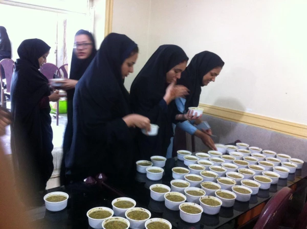 پخت اش نذری درقالب جشنواره ازشهادت تا ولادت حضرت زهرا س مورخ ٩٥/١٢/١٧