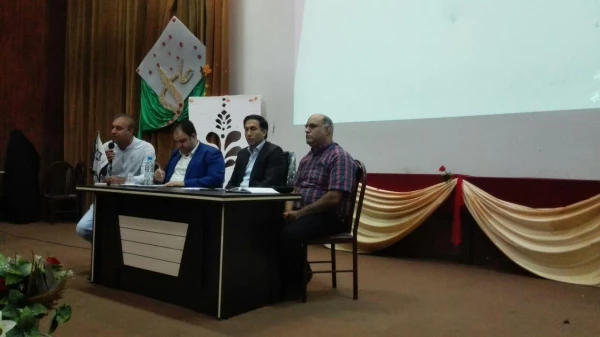 اکران و نقد  فیلم "نیمه پنهان "  در تاریخ 96/01/31