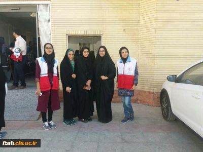 حضور اعضای کانون هلال احمر دانشگاه فرهنگیان در سازمان انتقال خون برای زلزله زدگان کرمانشاه