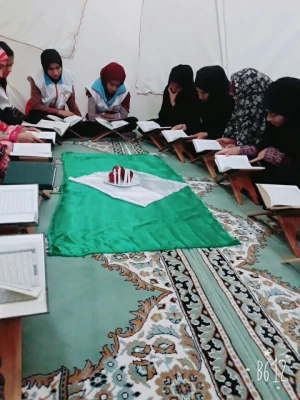 برگزاری جلسه ختم قرآن در طول هفته به مناسبت هفته قرآنی در  خیمه قرآنی