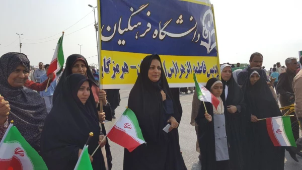 شرکت کارکنان پردیس فاطمه الزهرا س در راهپیمایی پرشور ۲۲ بهمن ماه ۹۶