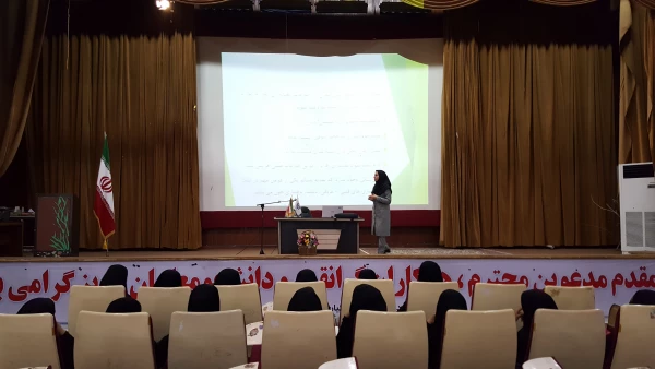 جلسه توجیهی کارشناس تغذیه با دانشجو معلمان  در مورد تغذیه سالم   2