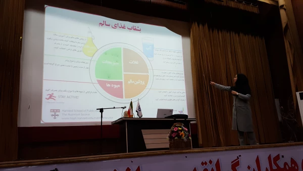 جلسه توجیهی کارشناس تغذیه با دانشجو معلمان  در مورد تغذیه سالم   4