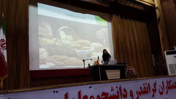 جلسه توجیهی کارشناس تغذیه با دانشجو معلمان  در مورد تغذیه سالم   5