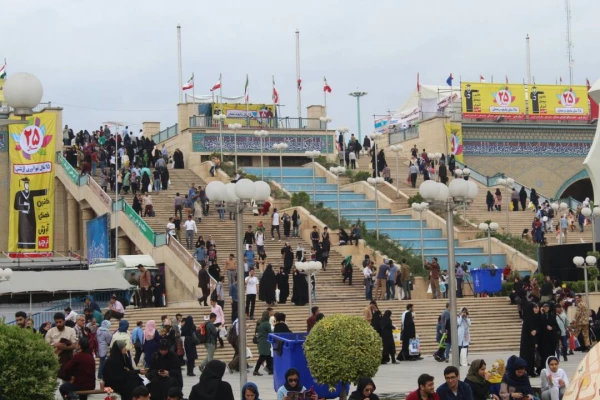 دیدار دانشجو معلمان با رهبر معظم انقلاب (مدظله العالی) در هفته بزرگداشت مقام معلم و بازدید از نمایشگاه کتاب تهران 2