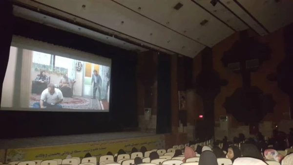 اکران فیلم  سینمایی هزار پا در کانون غدیر  5