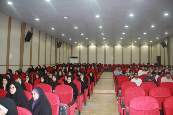 حضور دانشجو معلمان پردیس در همایش « از فن بیان تا موفقیت » در پردیس شهید بهشتی

 2