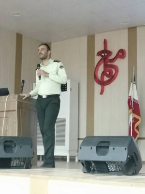 کارگاه تخصصی فرصتها و تهدیدات فضای مجازی
 3