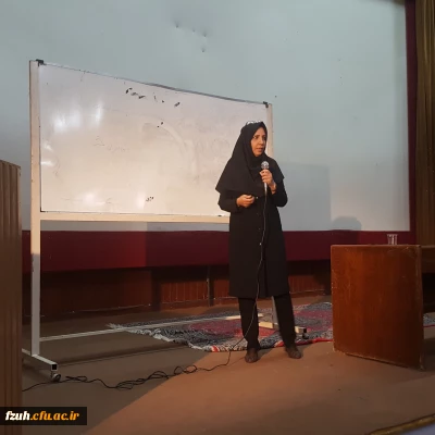 برگزاری کارگاه نقد کتاب  توسط خانم دکتر صابری