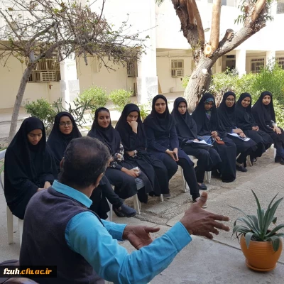 نشست کتابخوان با معرفی کتاب خانواده جمعه با حضور مولف کتاب استاد بندری