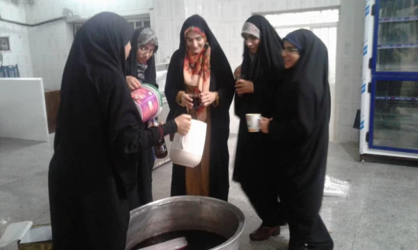 توزیع شربت نذری توسط کانون مهدویت در روز میلاد حضرت مهدی (عج) 2