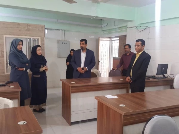 بازدید مدیریت پردیس های استان جناب آقای دکتر ضیایی و هیت همراه از نماز خانه و کارگاه کامپیوتر 2