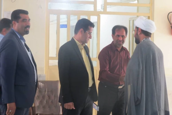بازدید مدیریت پردیس های استان جناب آقای دکتر ضیایی و هیت همراه از نماز خانه و کارگاه کامپیوتر 4