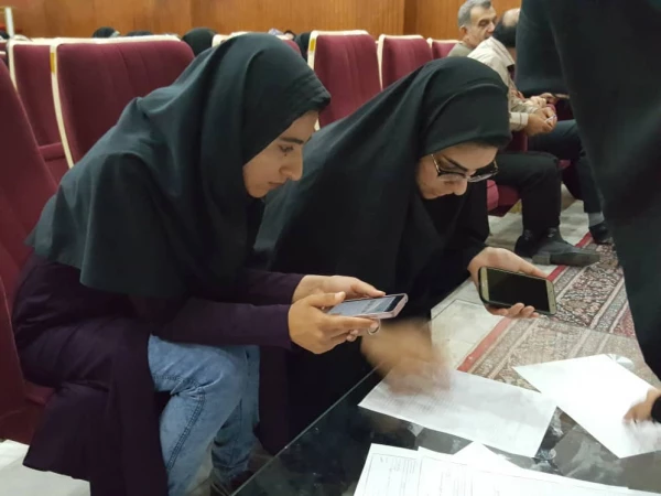 مناظره دانشجویی
با موضوع : ماهواره ها عامل اصلی فساد و فحشا در خانواده 2