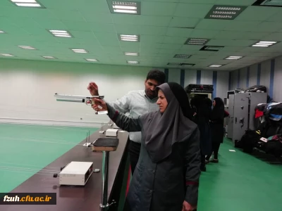 آموزش تیراندازی با تپانچه و تفنگ در سالن مجهز و استاندارد تیراندازی شرکت انتقال گاز به مناسبت هفته تربیت بدنی