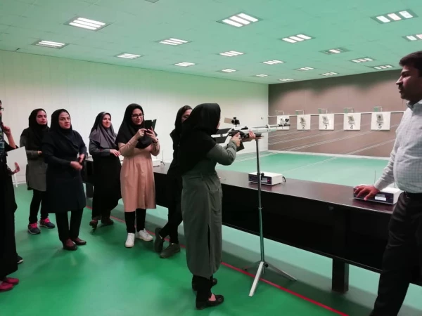 آموزش تیراندازی با تپانچه و تفنگ در سالن مجهز و استاندارد تیراندازی شرکت انتقال گاز به مناسبت هفته تربیت بدنی 7