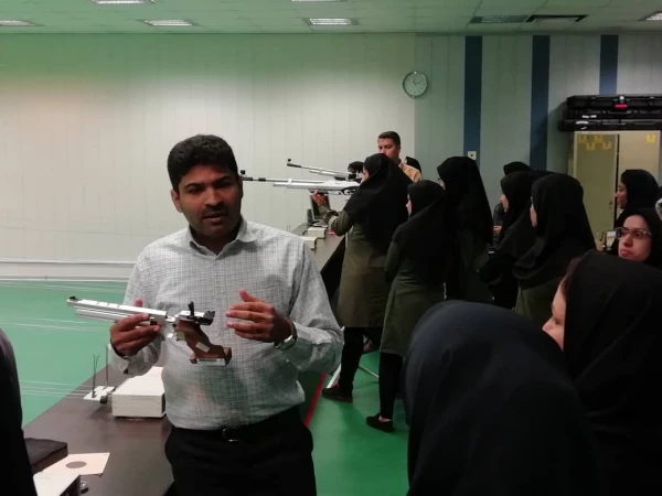 آموزش تیراندازی با تپانچه و تفنگ در سالن مجهز و استاندارد تیراندازی شرکت انتقال گاز به مناسبت هفته تربیت بدنی 8