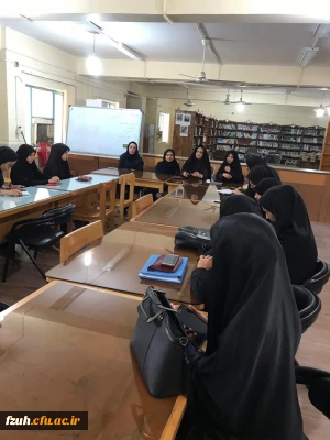 نشست صمیمی مسئولان پردیس فاطمه الزهرا با دانشجومعلمان رشته ریاضی و اساتید دروس تخصصی این رشته 