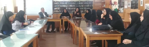 نشست صمیمی مسئولین پردیس  با  مدیر محترم گروه علوم تربیتی و جمعی از دانشجومعلمان 2