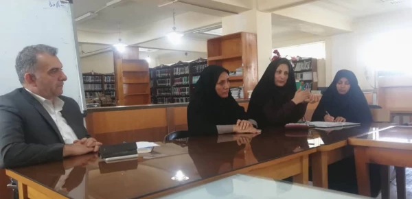 نشست صمیمی مسئولین پردیس  با  مدیر محترم گروه علوم تربیتی و جمعی از دانشجومعلمان 4