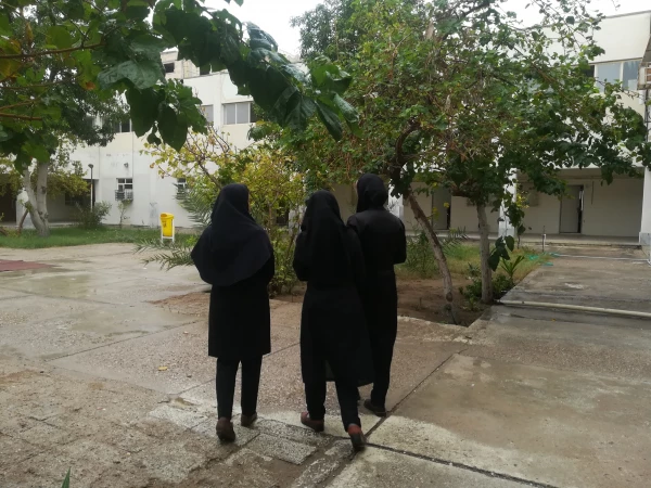 همکاری کارشناسان محیط زیست و فضای سبز با پردیس فاطمه الزهرا (س)جهت احیای فضای سبز و اهدای نهال به آن دانشگاه 2