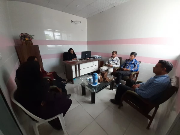 همکاری کارشناسان محیط زیست و فضای سبز با پردیس فاطمه الزهرا (س)جهت احیای فضای سبز و اهدای نهال به آن دانشگاه 2