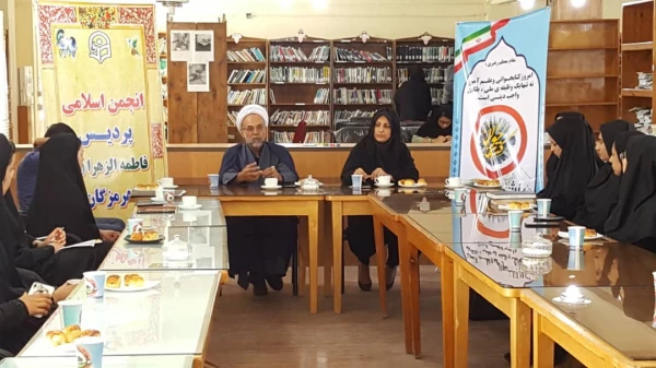 نشست کتابخوان با حضور مدیر کل کتابخانه های استان 3