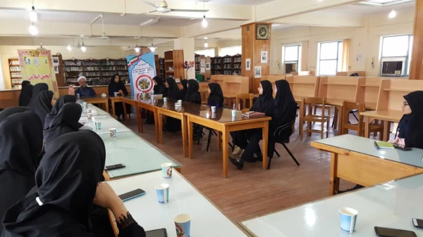 نشست کتابخوان با حضور مدیر کل کتابخانه های استان 4