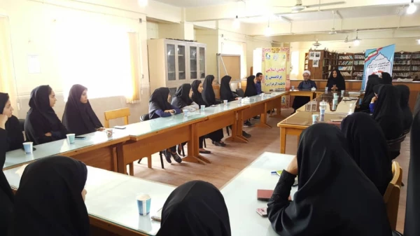 نشست کتابخوان با حضور مدیر کل کتابخانه های استان 5