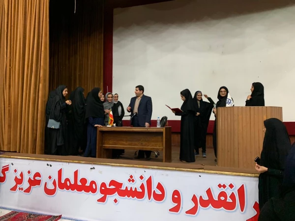 کارگاه هوش هیجانی و نقش آن در سلامت روان دانشجویان با همکاری واحد امور دانشجویی و مشاوره پردیس فاطمه الزهرا (س)با اداره آموزش و پرورش ناحیه دو بندرعباس  4