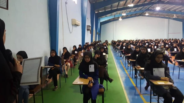 آغا ز امتحانات ترم مهر 98 با قرائت بیانیه مقام معظم رهبری در خصوص شهادت سردار سلیمانی 4